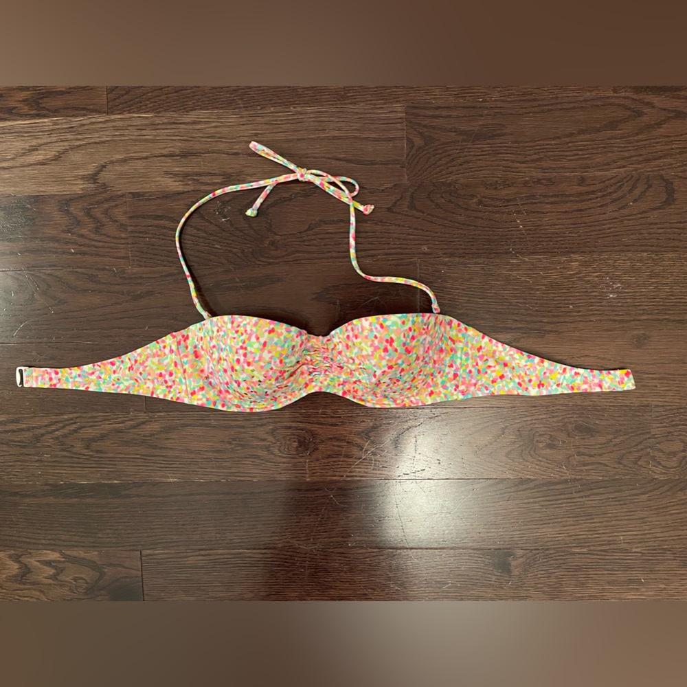 Victoria’s Secret Bikini top size 36 B. Smoke free